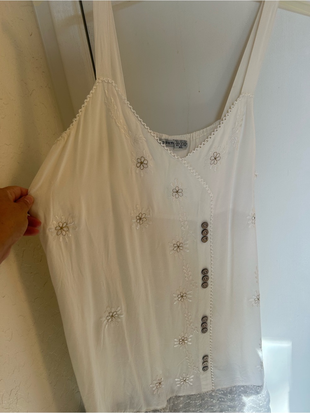 raya sun White Floral Embroidered Camisole